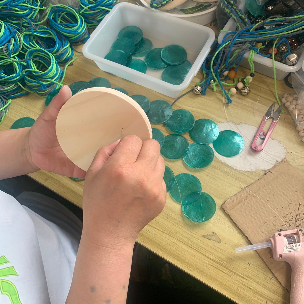 Purple Hanging Wind Chime for Outdoor, Patio Garden Capiz Shell Wind Chime, Round Shell Mobile, Home Decor, Birthday Gifts