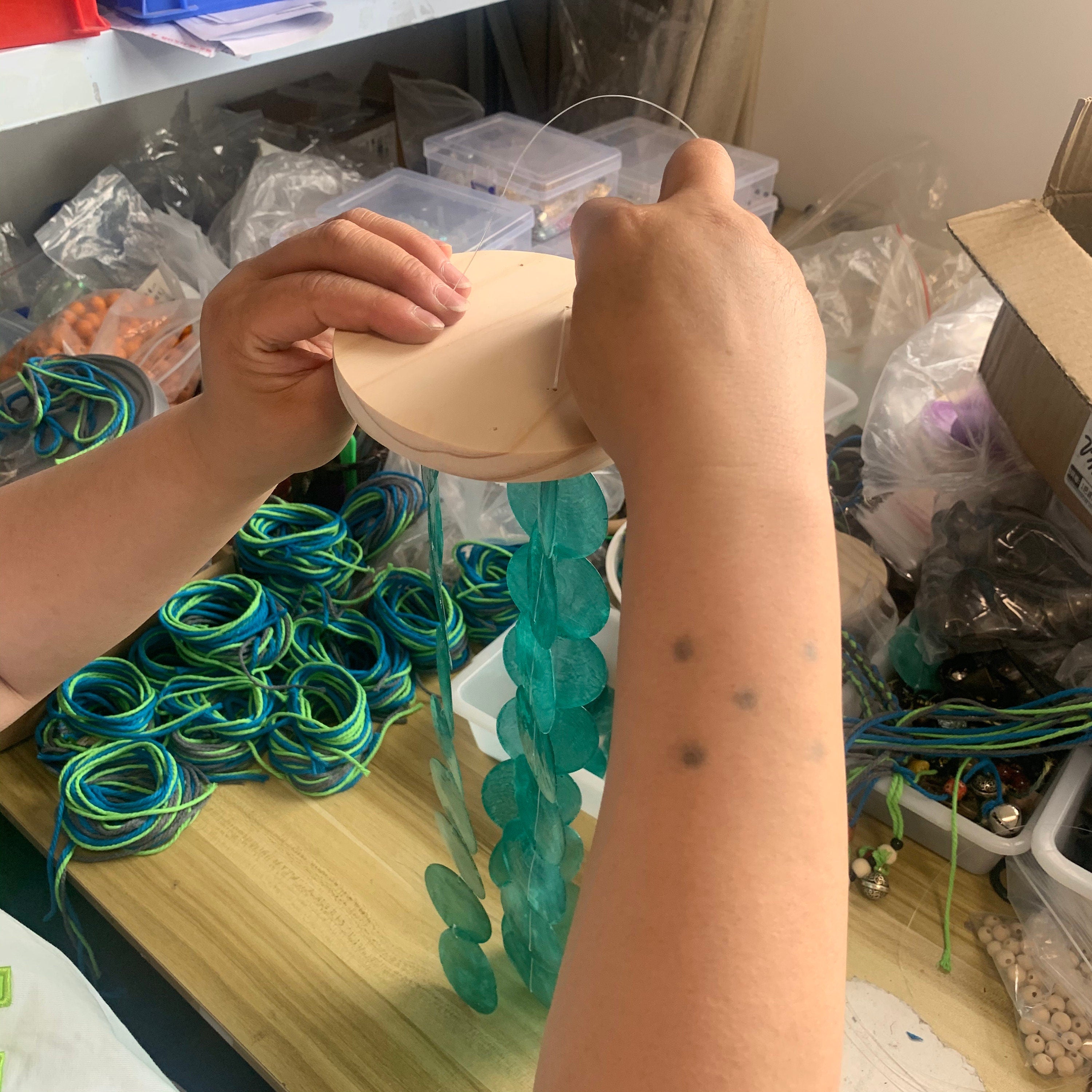 Purple Hanging Wind Chime for Outdoor, Patio Garden Capiz Shell Wind Chime, Round Shell Mobile, Home Decor, Birthday Gifts