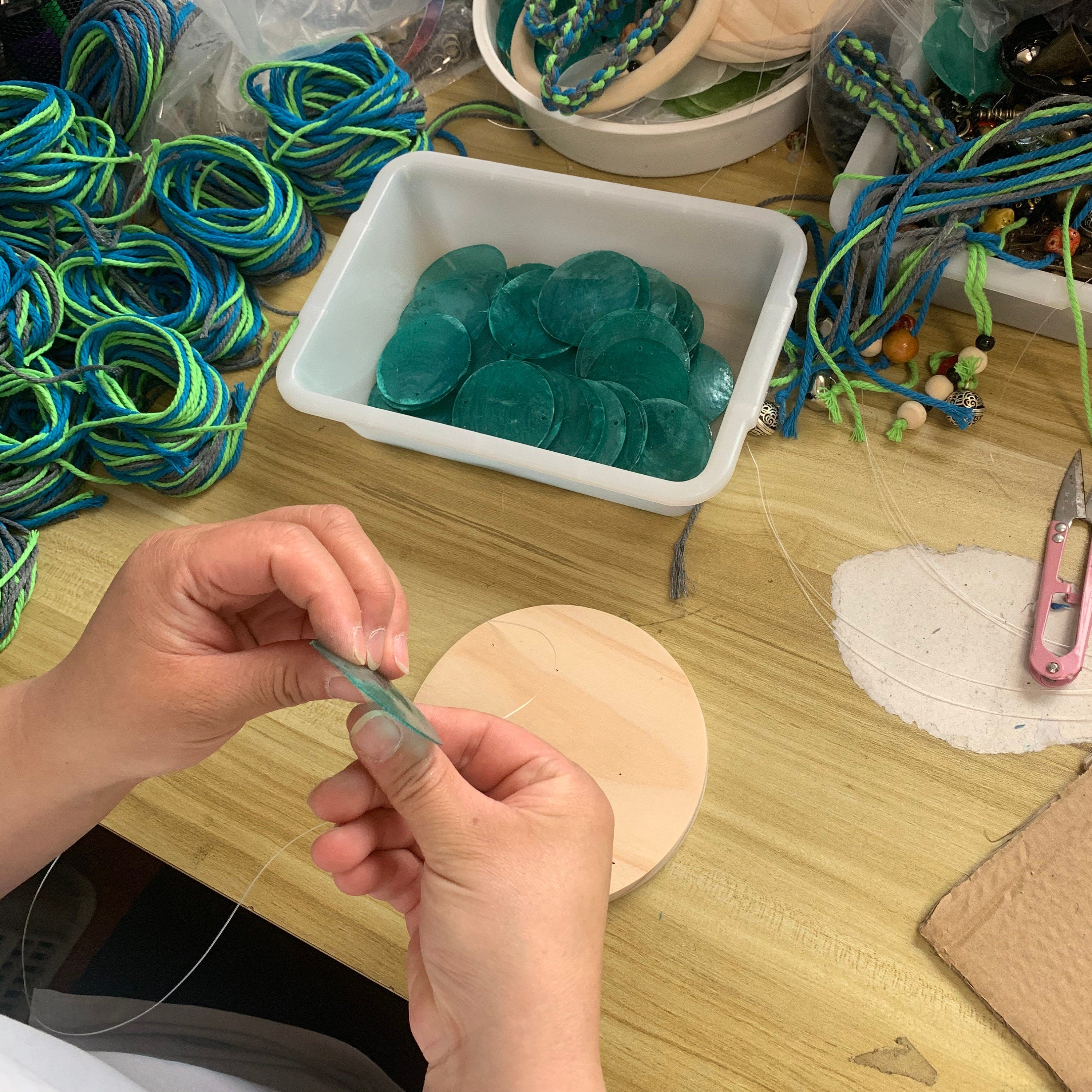 Purple Hanging Wind Chime for Outdoor, Patio Garden Capiz Shell Wind Chime, Round Shell Mobile, Home Decor, Birthday Gifts