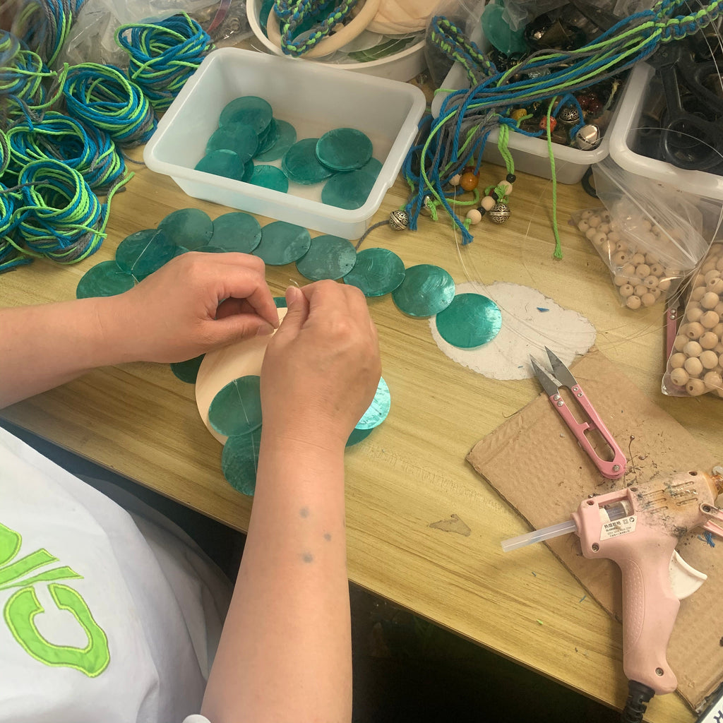 Purple Hanging Wind Chime for Outdoor, Patio Garden Capiz Shell Wind Chime, Round Shell Mobile, Home Decor, Birthday Gifts