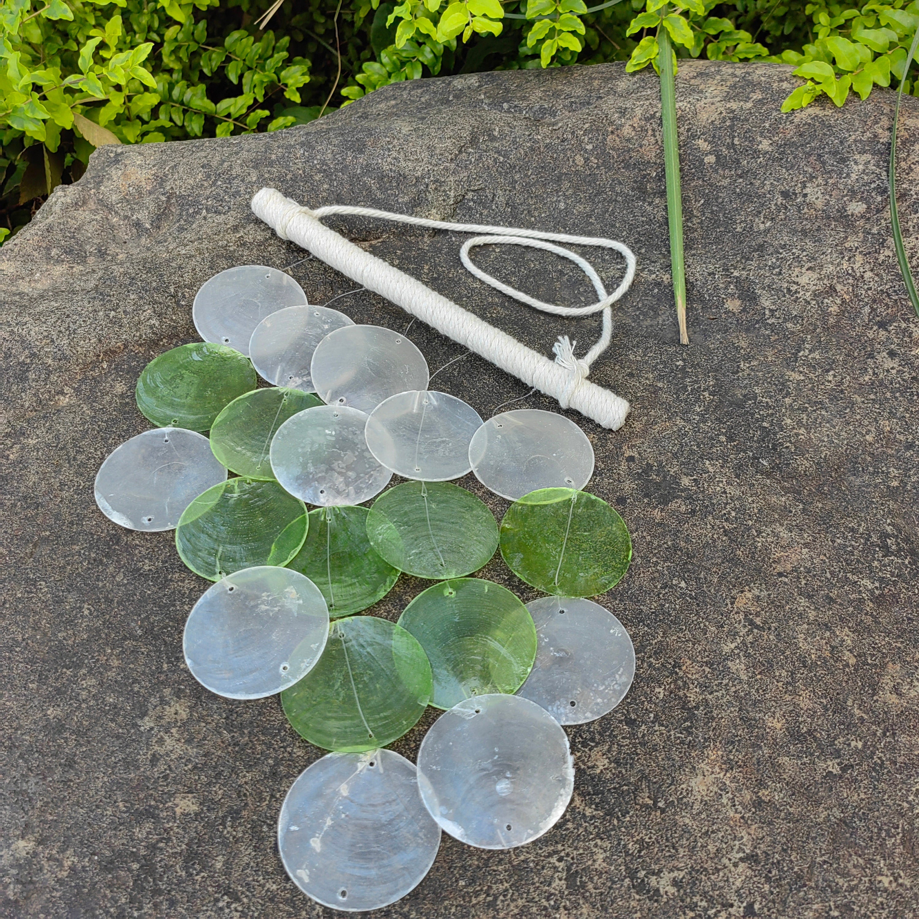 Round Shell Mobile Chime, Green Windchime  Come With Wall Stand, Beach Wind Chime, Garden Hanging Decoration, Housewarming Gifts